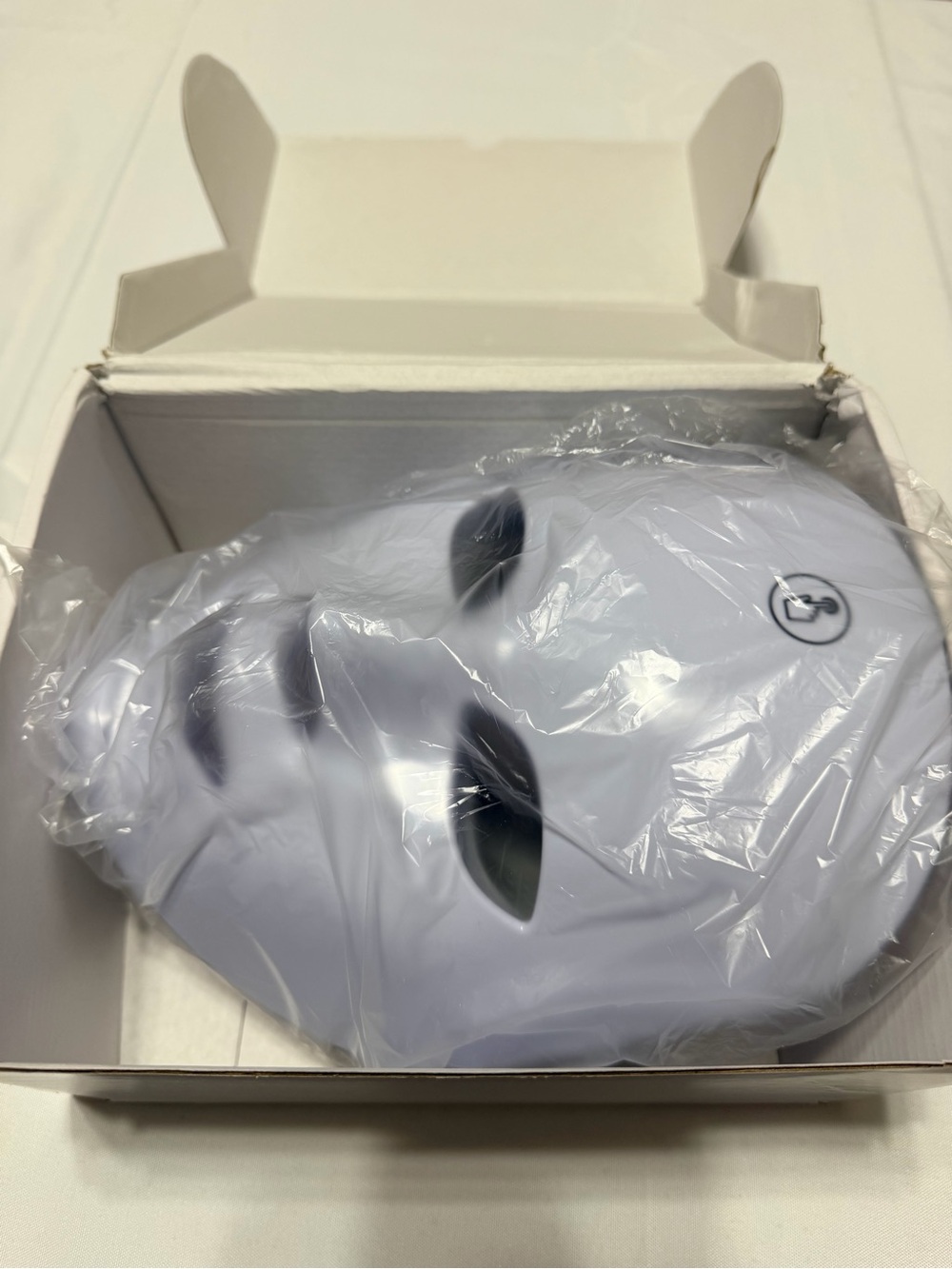 LED Light Therapy Face Mask in White - Picture 11 of 11